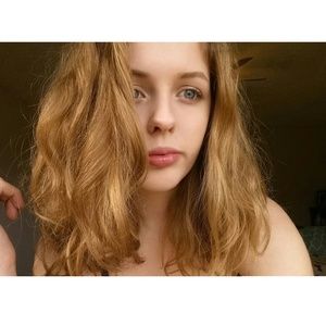 Meet your Posher, Caitlin